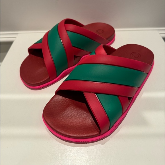 Brand new GUCCI Rubber Slides. - Picture 2 of 6
